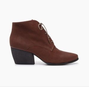 COCLICO “Zibbler” Ankle Bootie Sz 39